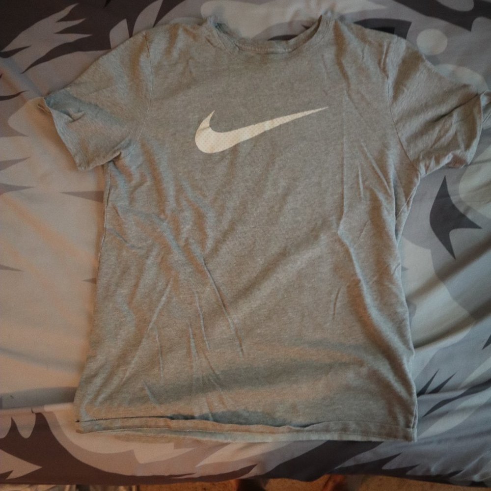 Classic Nike Tshirt Size Medium 18" 25"